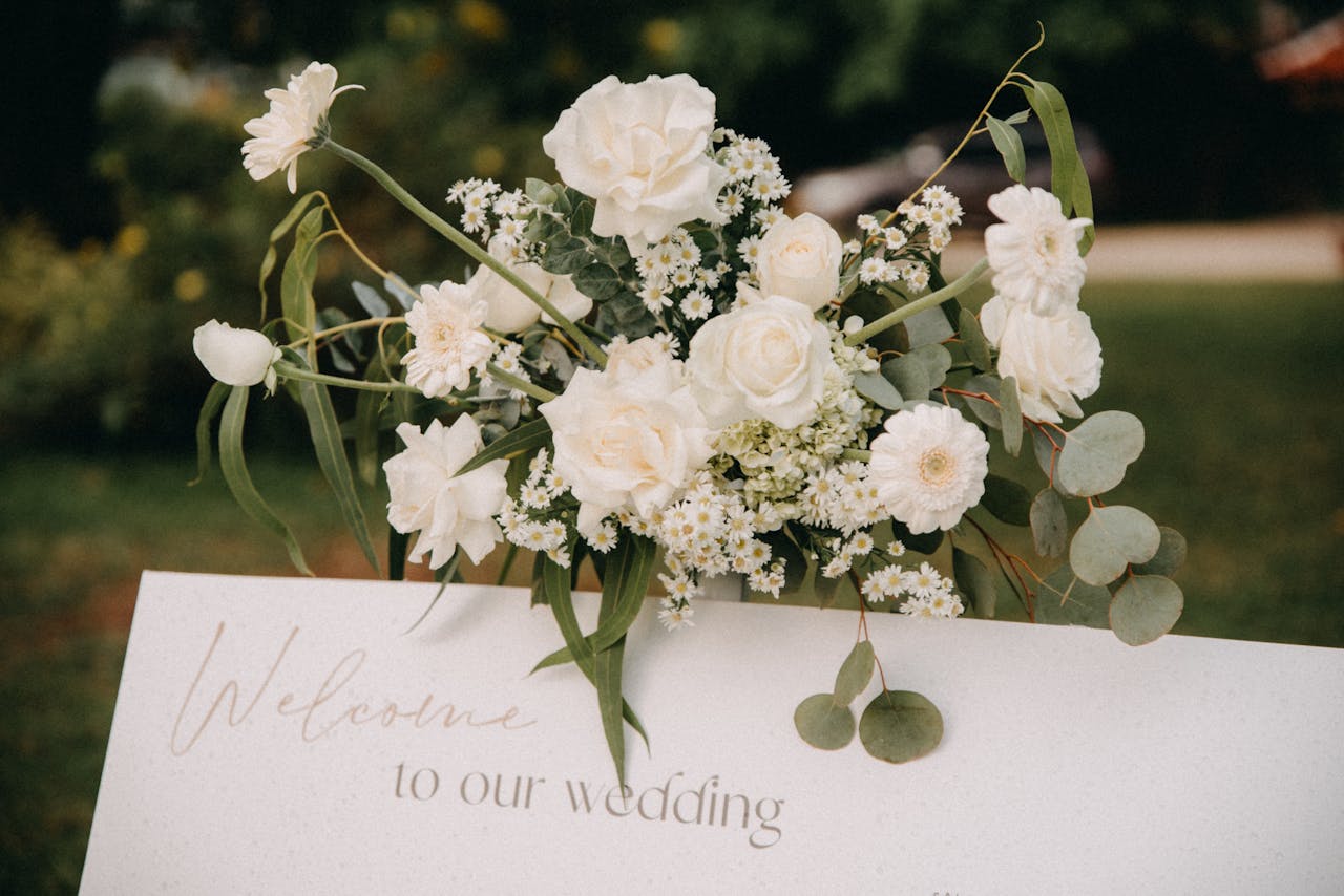 Chic bridal flower arrangement with eucalyptus and roses at a wedding.